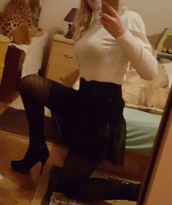 💋Живу в Москве, в самом сердце этого магического города, где создам незабываемую атмосферу нашей встречи. 🌹Мои услуги включают глубокий минет, классический и анальный секс, эротический массаж. 💃 Я открыта для экспериментов и готова исполнить твои самые смелые фантазии. Посмотри мои фото, чтобы увидеть мою прекрасную фигуру и манящий взгляд. 💓Мои клиенты всегда остаются довольными и возвращаются ко мне вновь. Доверься мне и получи уникальный опыт блаженства и наслаждения. 😘 Анна